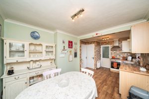 KITCHEN/DINER- click for photo gallery